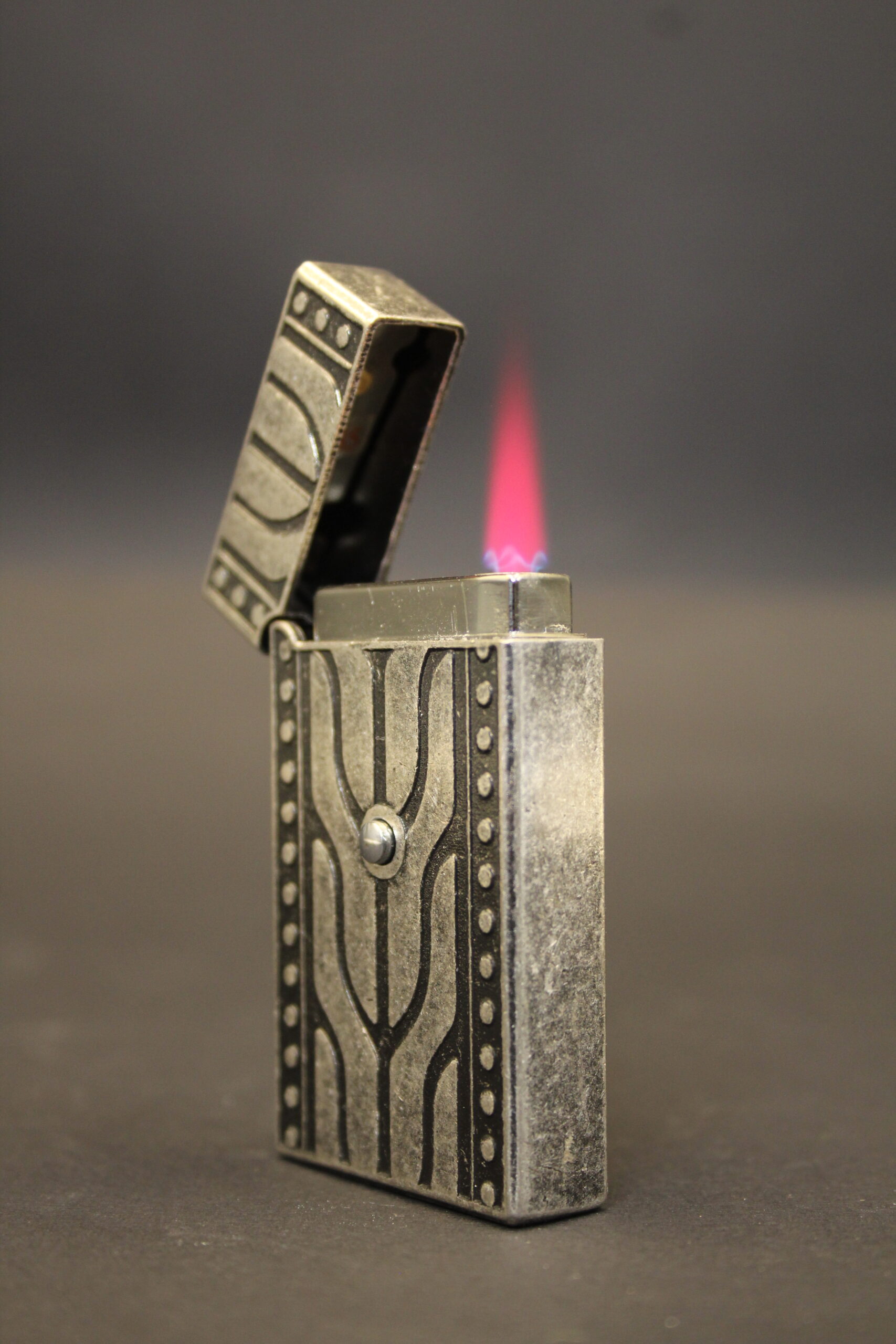 Briquet Métallique Rechargeable – Chen Long Motif Bois Argenté – Image 2