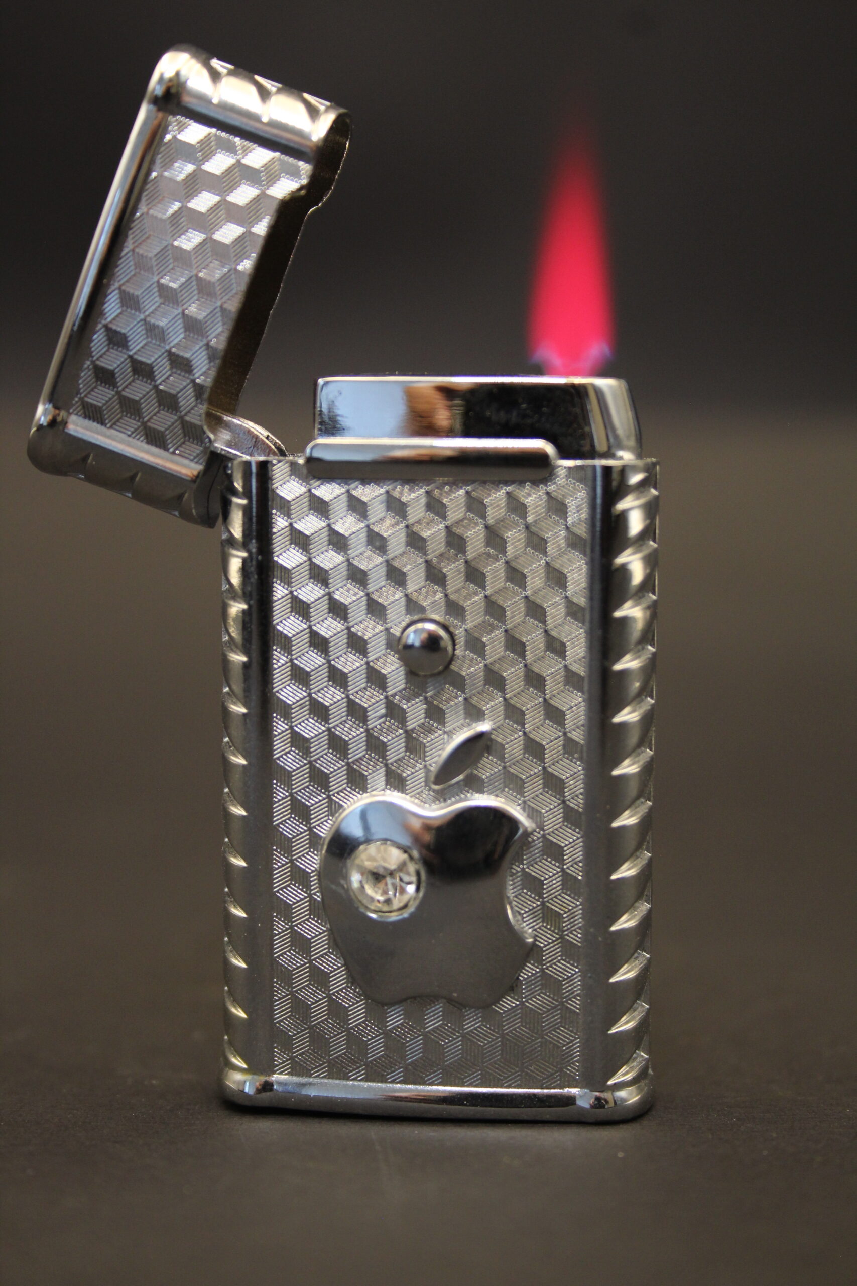 Briquet Métallique Chen Long – Motif Pomme Argentée – Image 2